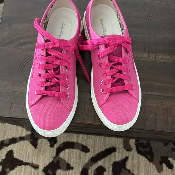 Sneakers - Picture 5 of 7